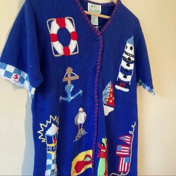 Vintage embroidered coastal  sweater ocean theme - Picture 2 of 9